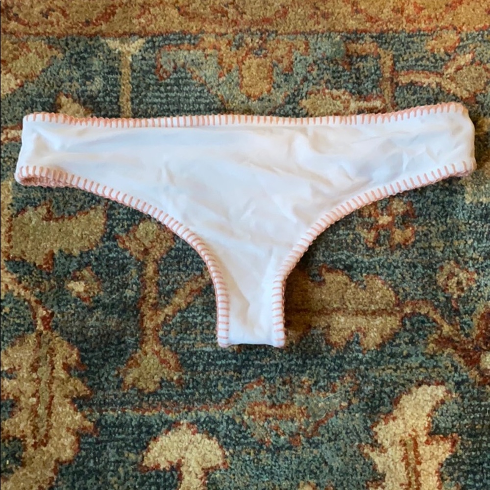 Cheeky - thong bikini bottom